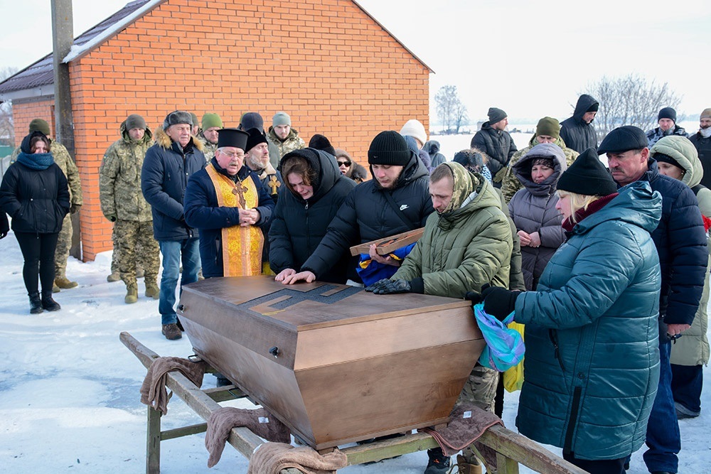 У Шубівці провели в останню путь воїна Віталія Юхименка - 24
