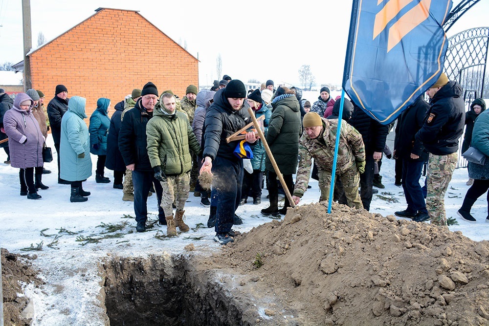 У Шубівці провели в останню путь воїна Віталія Юхименка - 28
