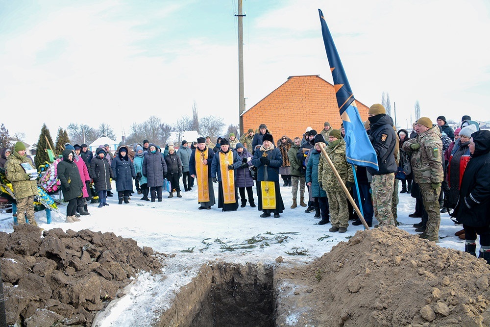 У Шубівці провели в останню путь воїна Віталія Юхименка - 27
