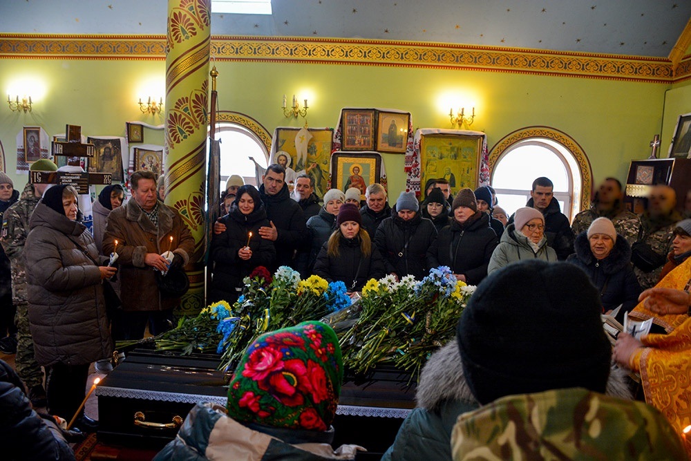 У Черняхові провели в останню путь воїна Віталія Новожицького - 4