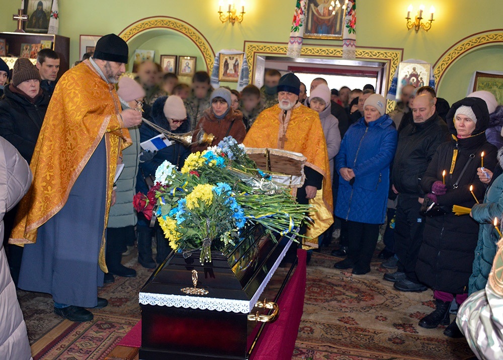 У Черняхові провели в останню путь воїна Віталія Новожицького - 5