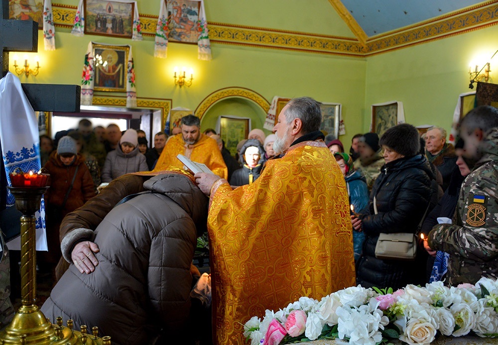 У Черняхові провели в останню путь воїна Віталія Новожицького - 6