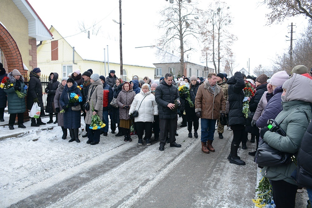 У Черняхові провели в останню путь воїна Віталія Новожицького - 7