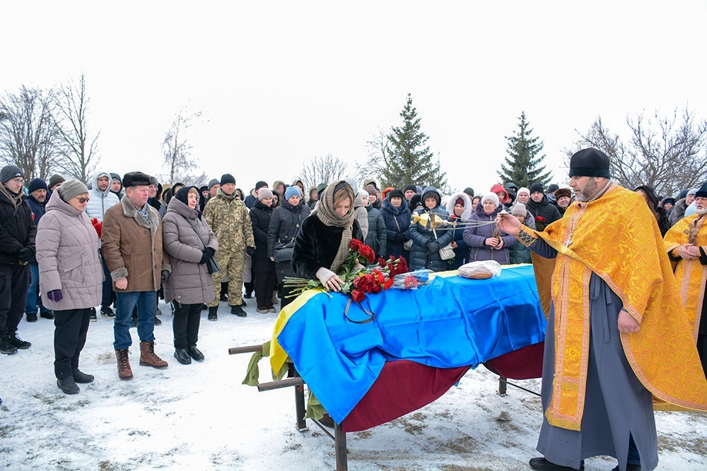 У Черняхові провели в останню путь воїна Віталія Новожицького - 10
