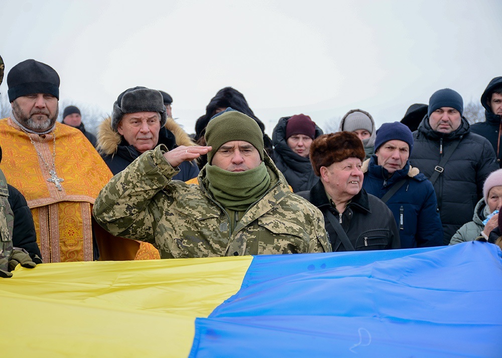 У Черняхові провели в останню путь воїна Віталія Новожицького - 17