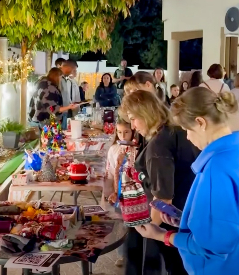 Під час благодійного продажу ляльок-мотанок із Кагарличчини в Лімасолі на Кіпрі