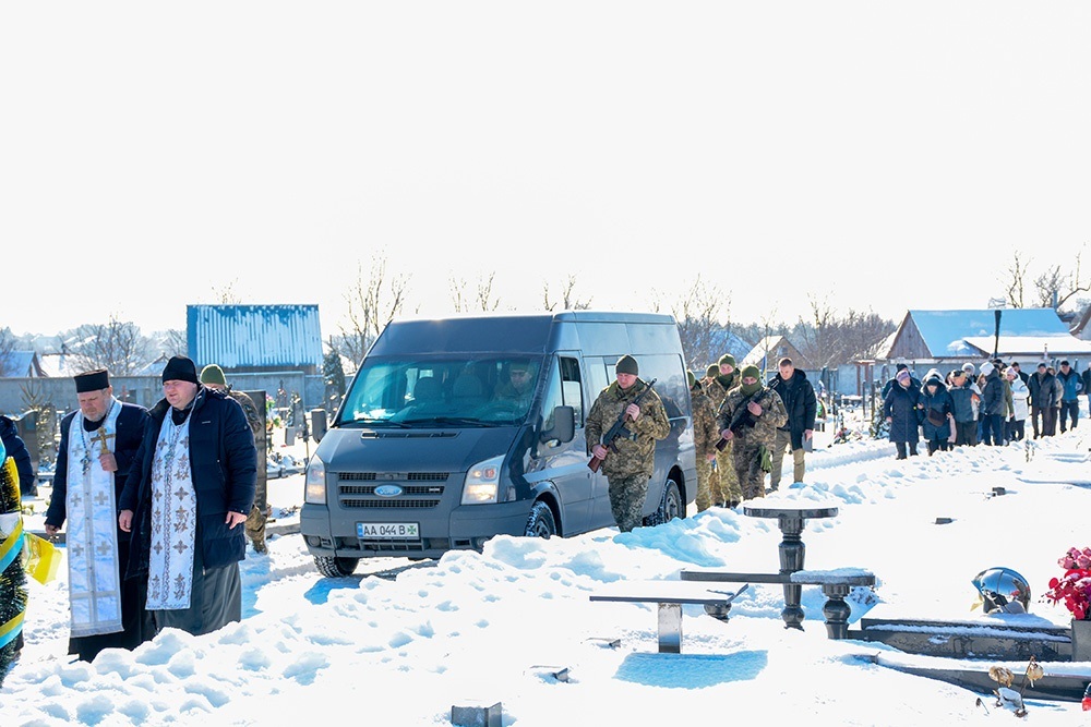 У Кагарлику провели в останню путь воїна Володимира Дєговцева - 13