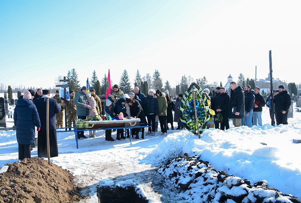 У Кагарлику провели в останню путь воїна Володимира Дєговцева - 15