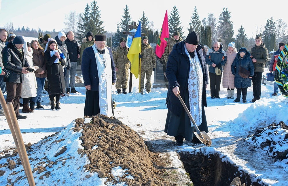 У Кагарлику провели в останню путь воїна Володимира Дєговцева - 24