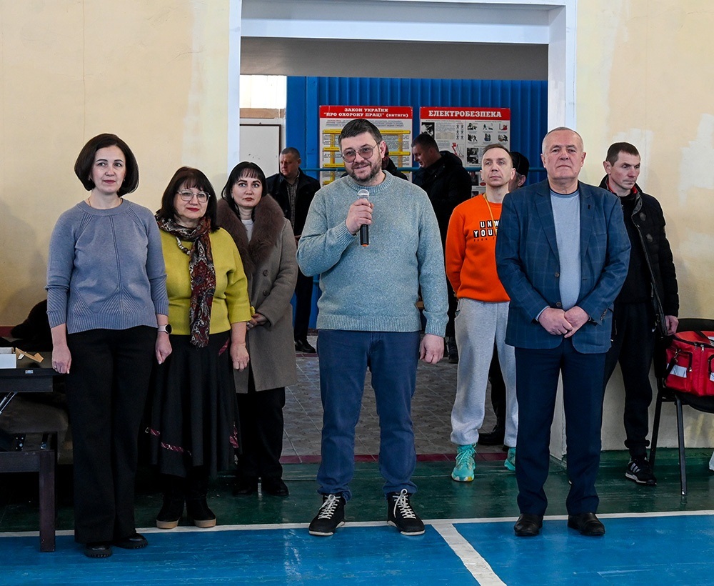 Відкриття районного етап змагань "Пліч-о-пліч" із баскетболу в Кагарлику серед дівчат. Учасників вітає начальник Обухівської РВА Геннадій Сиваненко