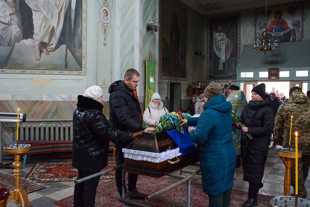 У Слободі провели в останню путь воїна Юрія Іщенка