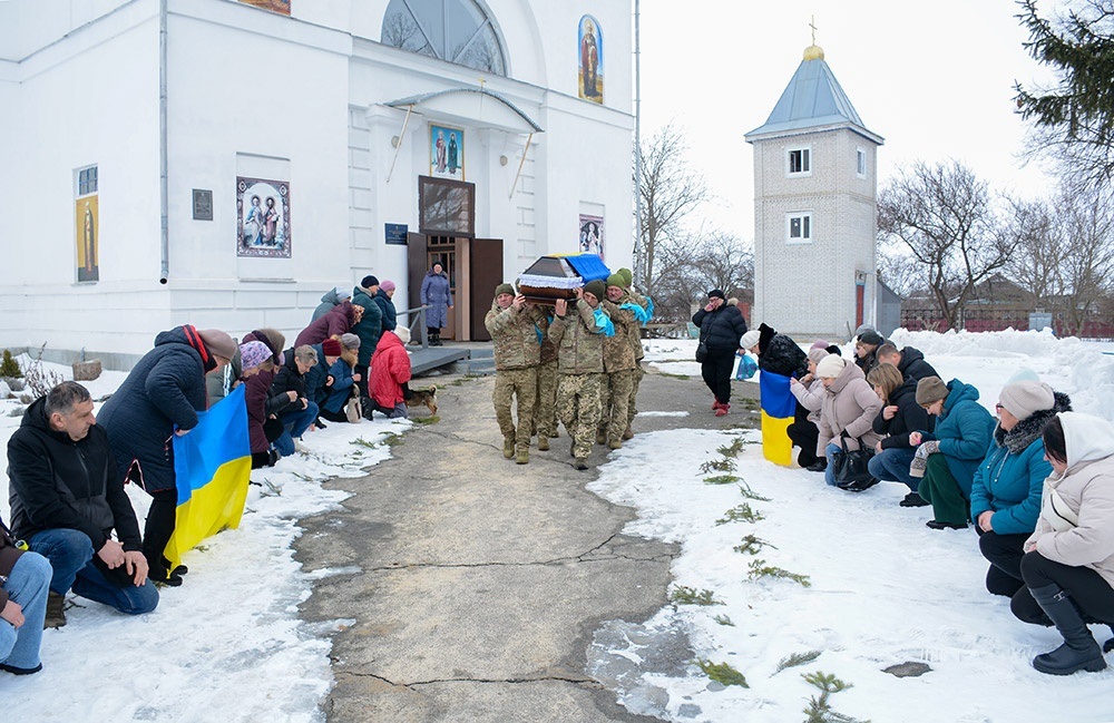 У Слободі провели в останню путь воїна Юрія Іщенка - 8