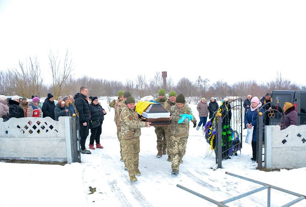 У Слободі провели в останню путь воїна Юрія Іщенка - 10