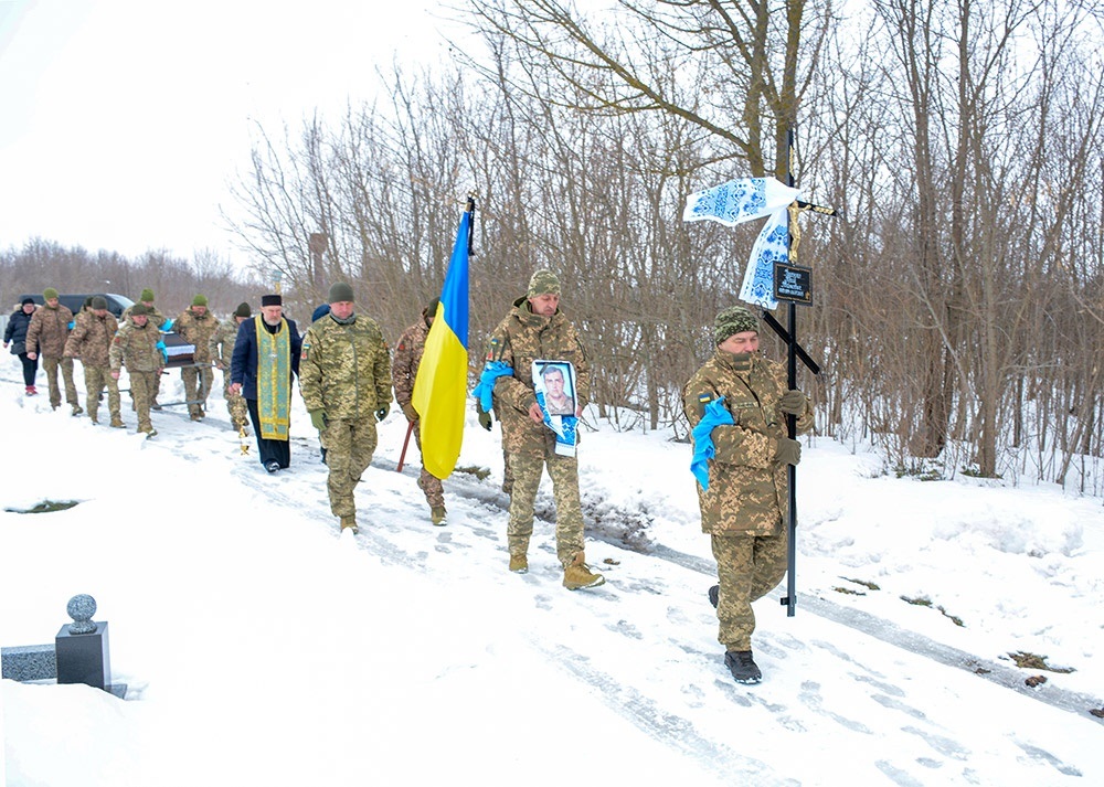 У Слободі провели в останню путь воїна Юрія Іщенка - 11