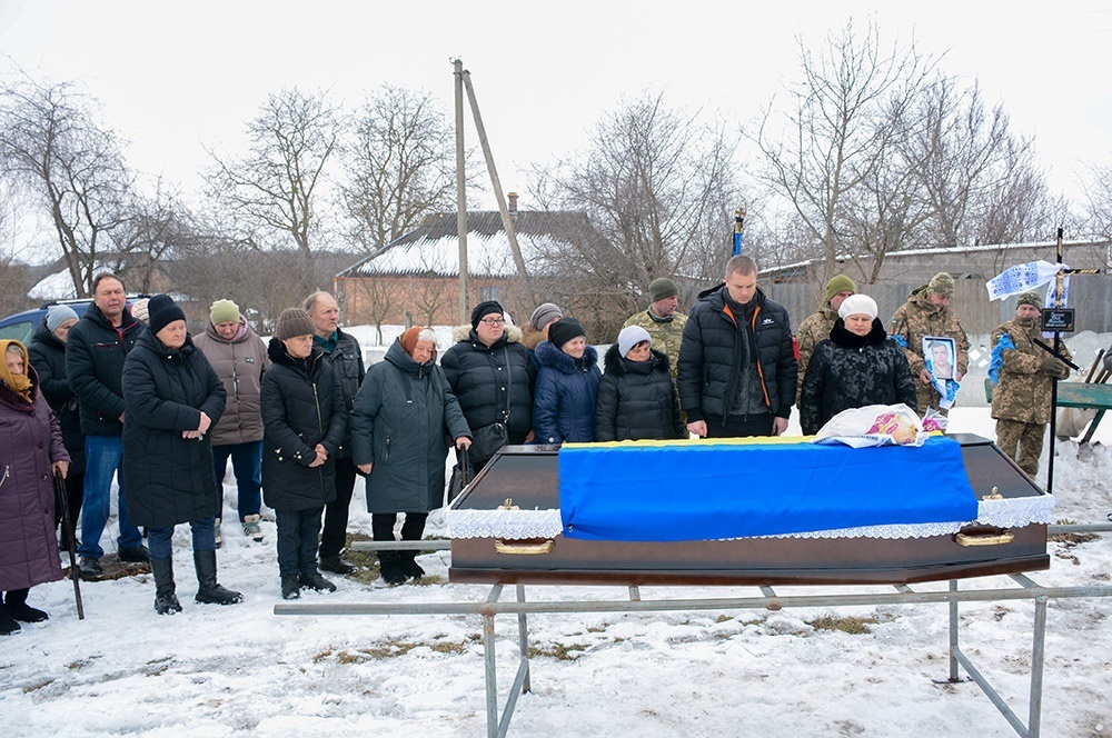 У Слободі провели в останню путь воїна Юрія Іщенка - 15