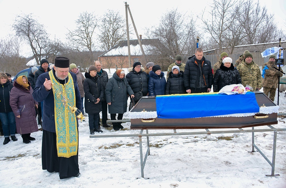 У Слободі провели в останню путь воїна Юрія Іщенка - 16