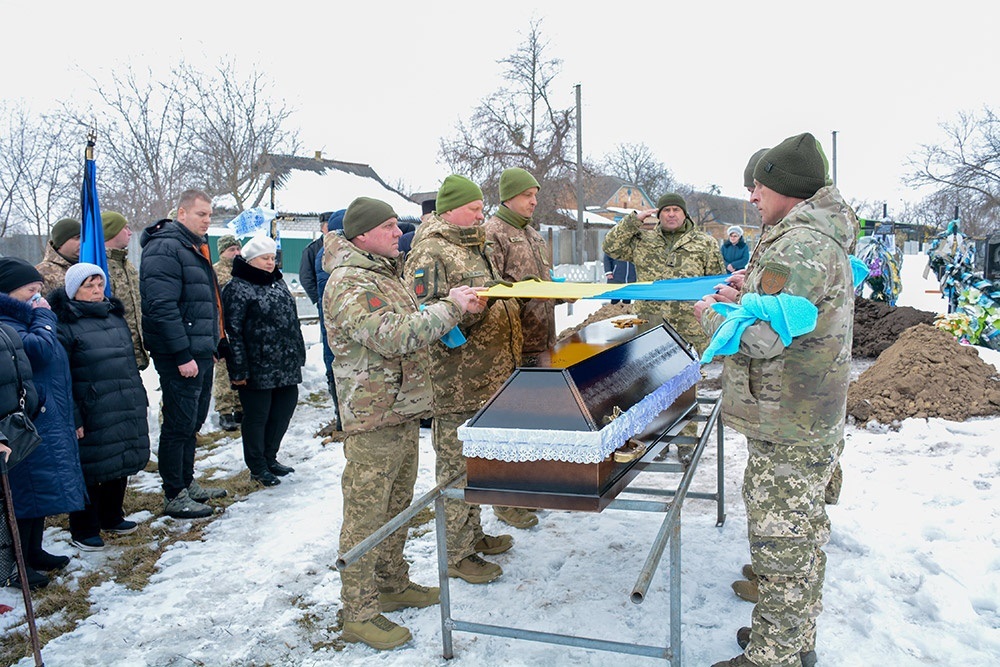 У Слободі провели в останню путь воїна Юрія Іщенка - 17