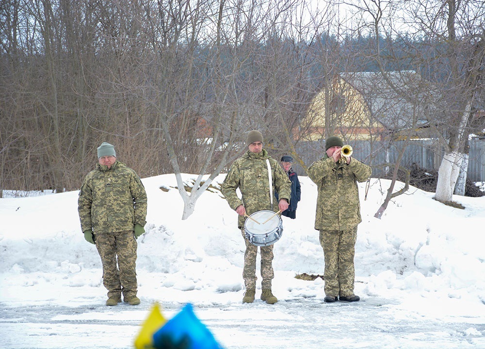 У Слободі провели в останню путь воїна Юрія Іщенка - 18