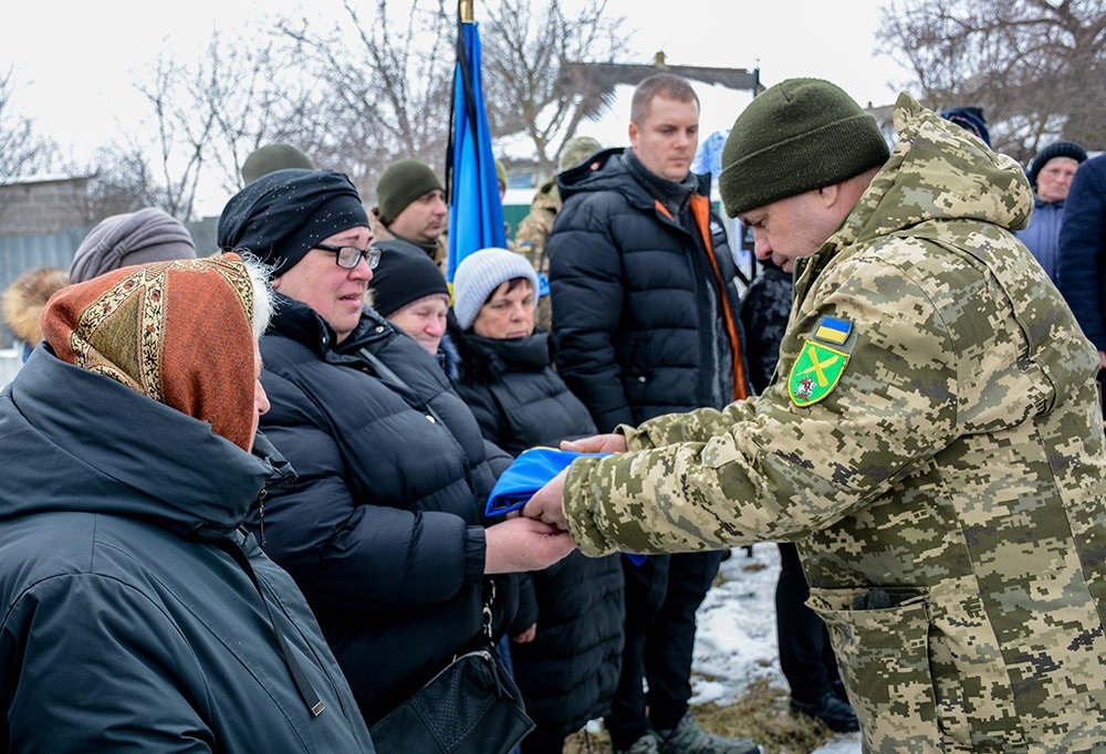 У Слободі провели в останню путь воїна Юрія Іщенка -19