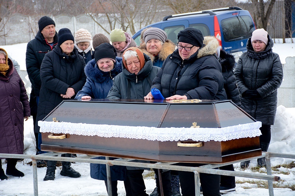 У Слободі провели в останню путь воїна Юрія Іщенка - 21