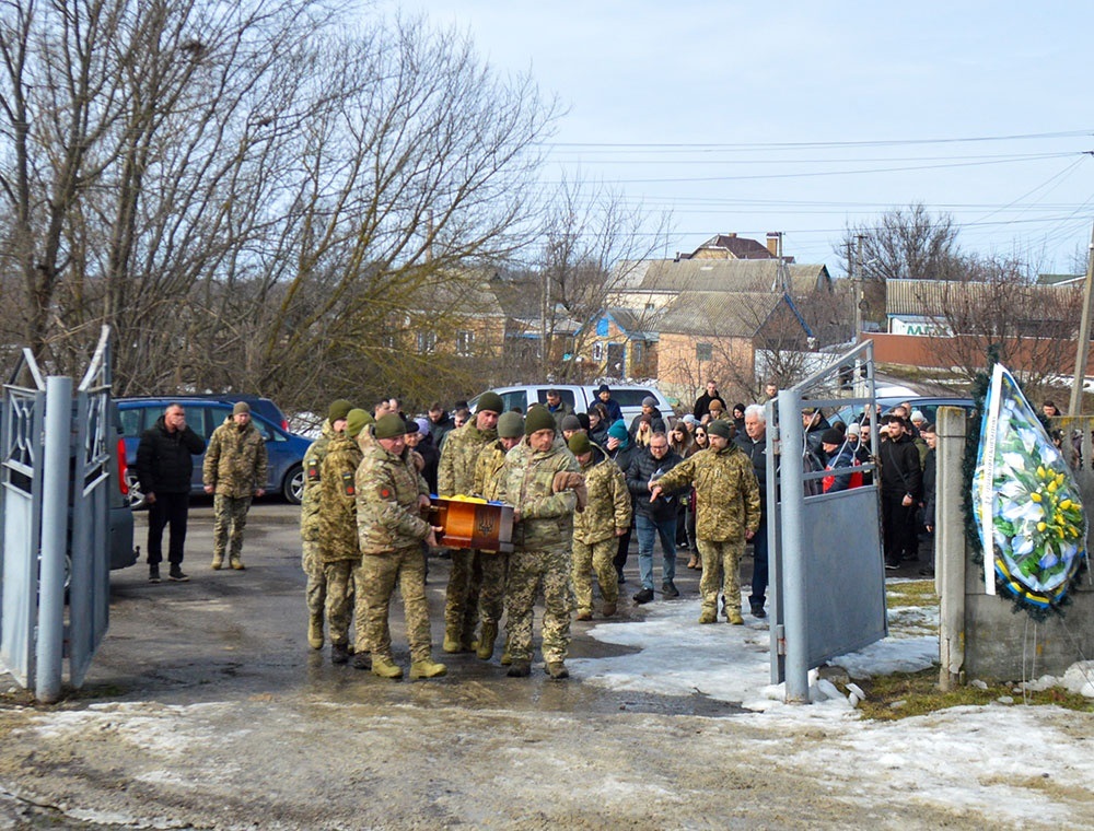 У Кагарлику провели в останню путь воїна Назара Жирного - 11