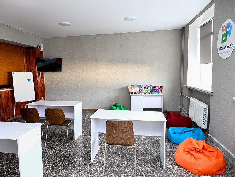 інтер'єр молодіжного простору Молодіж.Ка у Кагарлицькому МЦКД