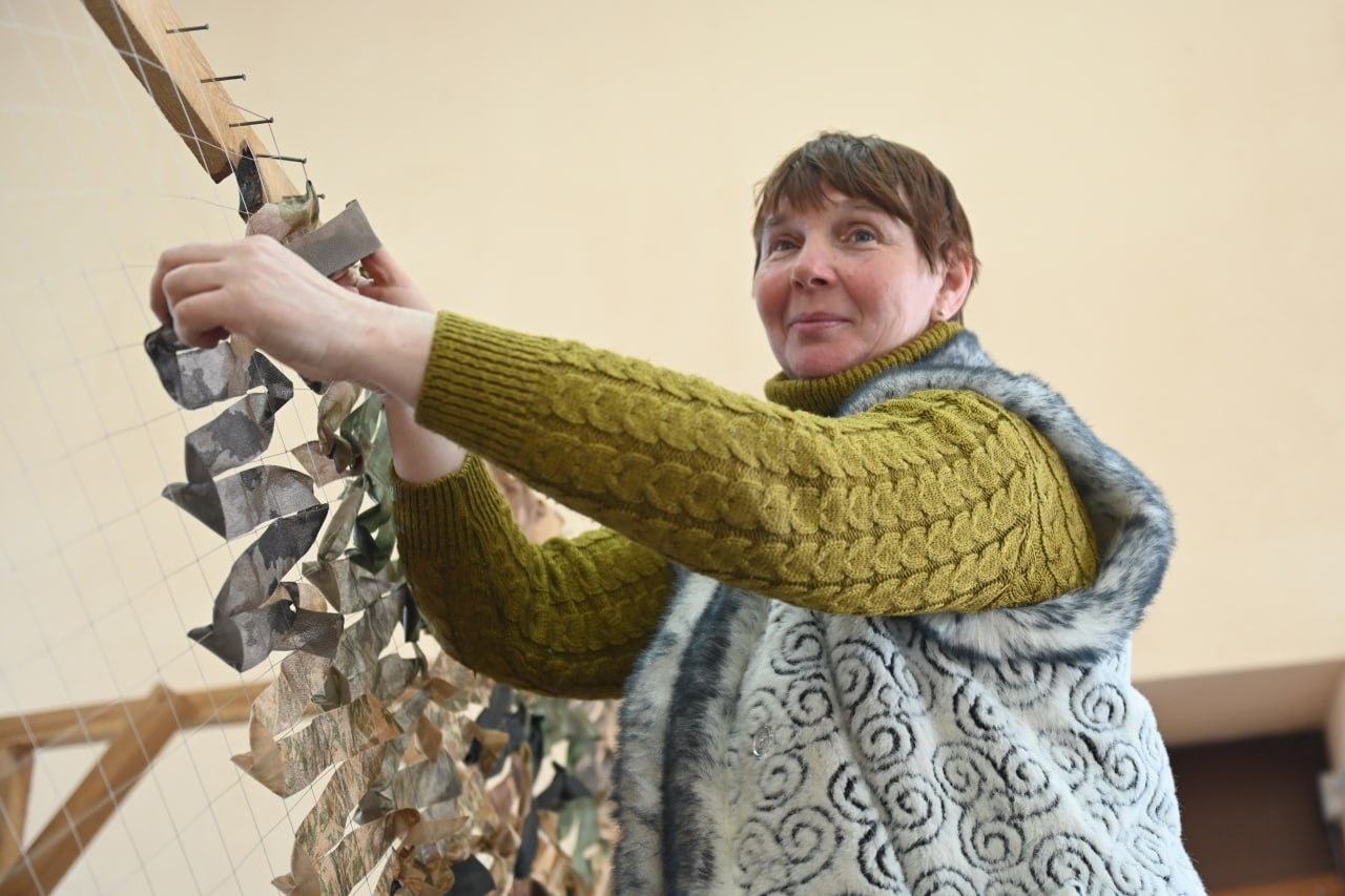 Тисячна маскувальна сітка від волонтерів Шубівки, Ліщинки й Тернівки