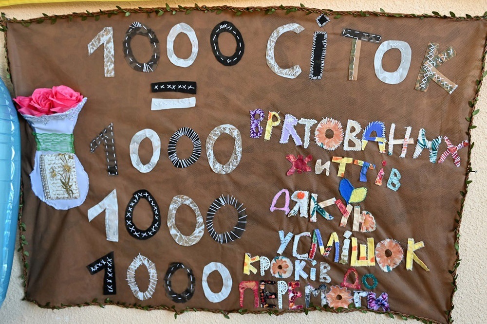 Святкове панно до 1000 сітки волонтерів із Шубівки, Ліщинки ат Тернівки на Кагарличчині