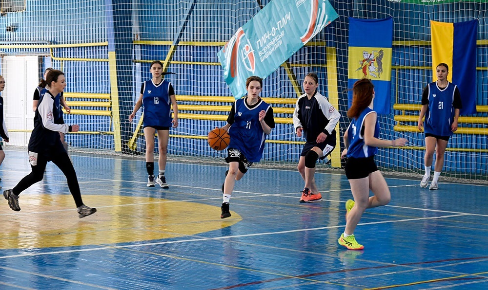 Районний етап змагань з баскетболу серед старшокласниць у Кагарлику: фрагмент гри