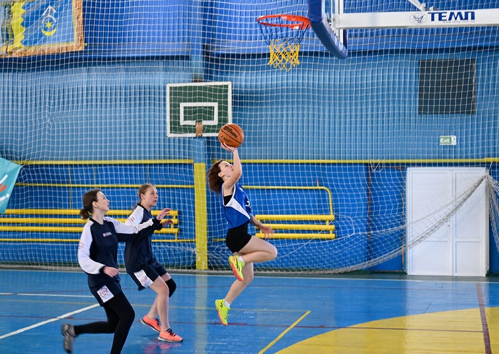 Районний етап змагань з баскетболу серед старшокласниць у Кагарлику: фрагмент гри - 5