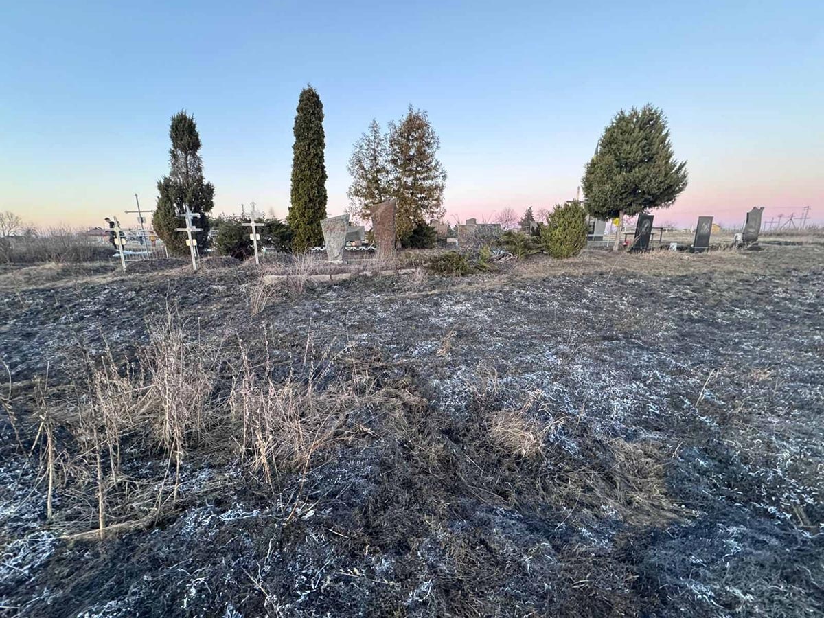 Наслідки пожежі біля Загребельського цвинтаря в Кагарлику