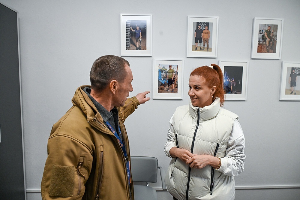 Керівник "Ветеранського простору" в Кагарлику Олександр Мозговий розповідає наталії Калмиковій про побратимів-ветеранів