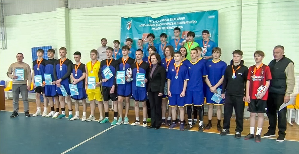 Переможці та призери змагань районного етапу "Пліч-о-пліч" із футзалу в Миронівці