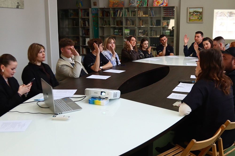 Установче засідання Молідіжної ради при Київській ОДА - йде голосування