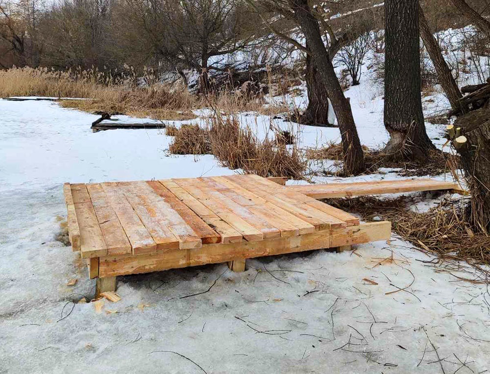 На Малому Паськівському ставку в Кагарлику учасники товариства "Рибалка" звели 6 нових містків для риболовлі