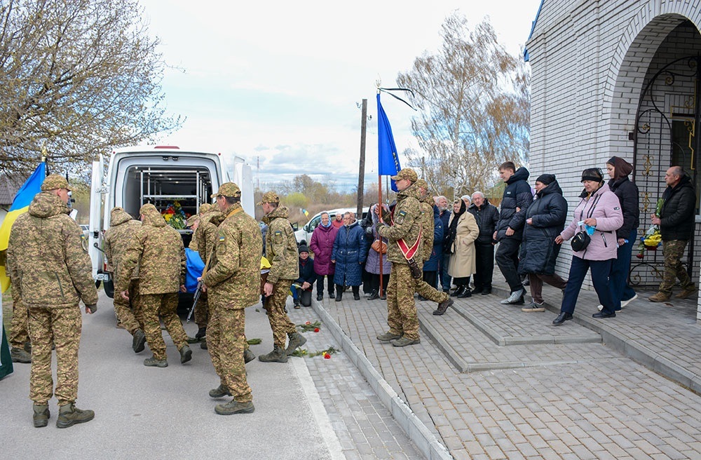 У Мирівці провели в останню путь воїна Олексія Шевченка - 11