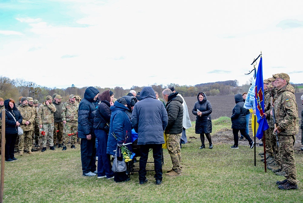 У Мирівці провели в останню путь воїна Олексія Шевченка - 17