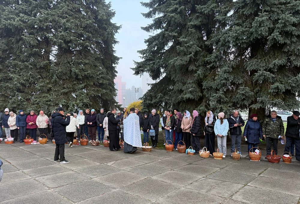 Великдень на Кагарличчині та Ржищівщині у 2026 році: молебні і освячення кошиків. Фото та відеоогляд