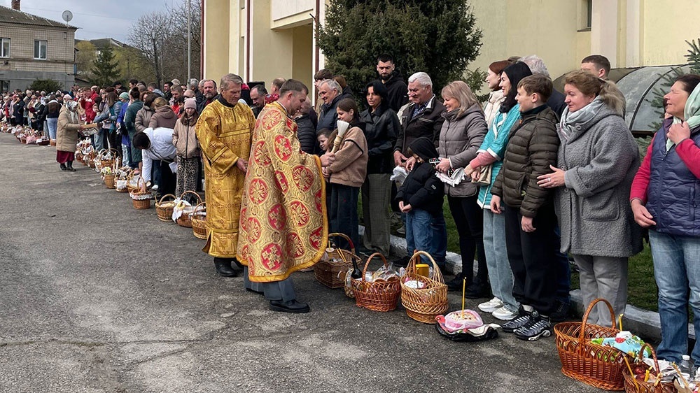 Великдень на Кагарличчині та Ржищівщині у 2026 році: молебні і освячення кошиків. Фото та відеоогляд
