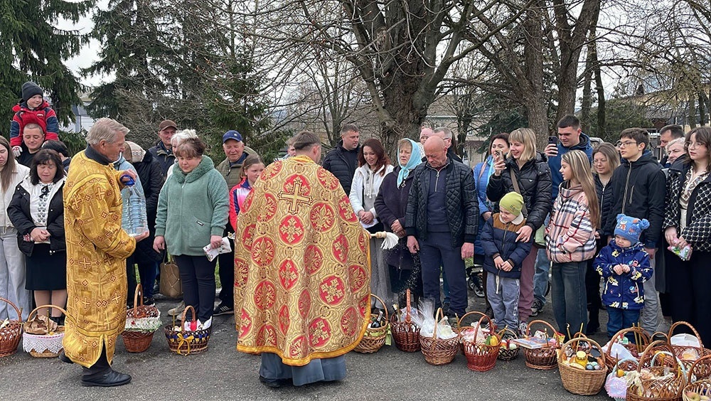 Великдень на Кагарличчині та Ржищівщині у 2026 році: молебні і освячення кошиків. Фото та відеоогляд
