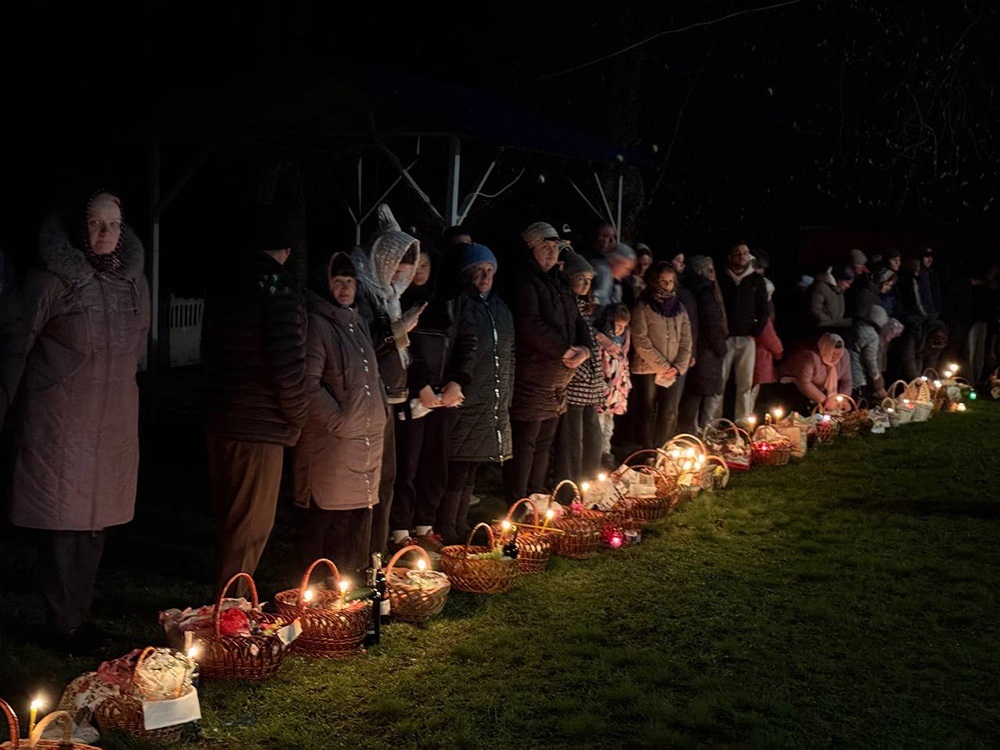 Великдень на Кагарличчині та Ржищівщині у 2026 році: молебні і освячення кошиків. Фото та відеоогляд