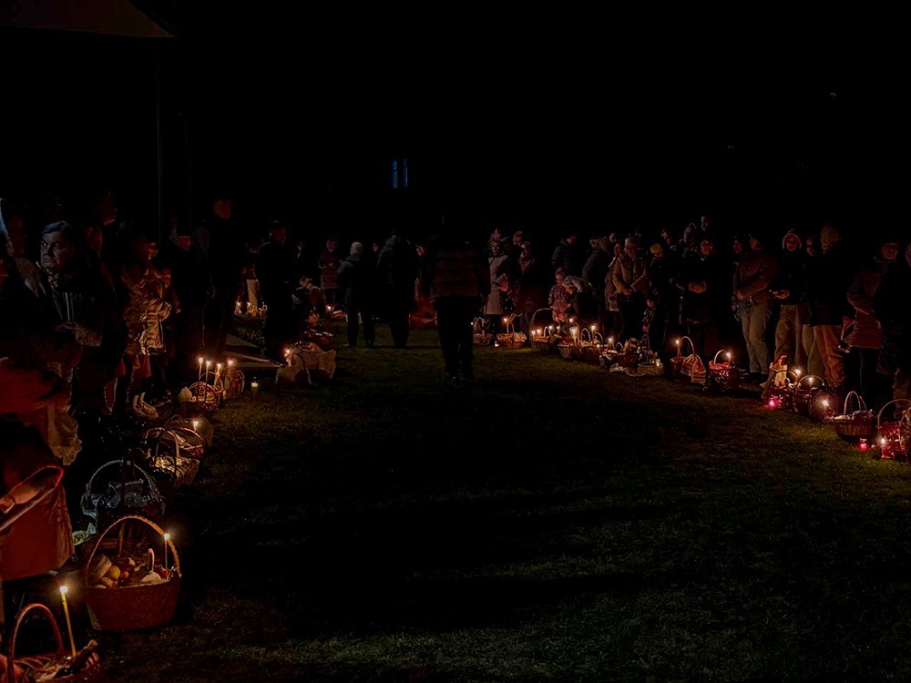 Великдень на Кагарличчині та Ржищівщині у 2026 році: молебні і освячення кошиків. Фото та відеоогляд