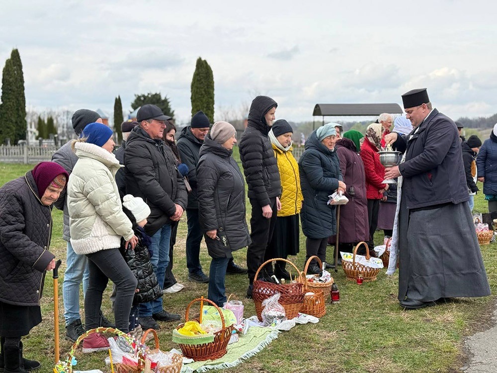Великдень на Кагарличчині та Ржищівщині у 2026 році: молебні і освячення кошиків. Фото та відеоогляд