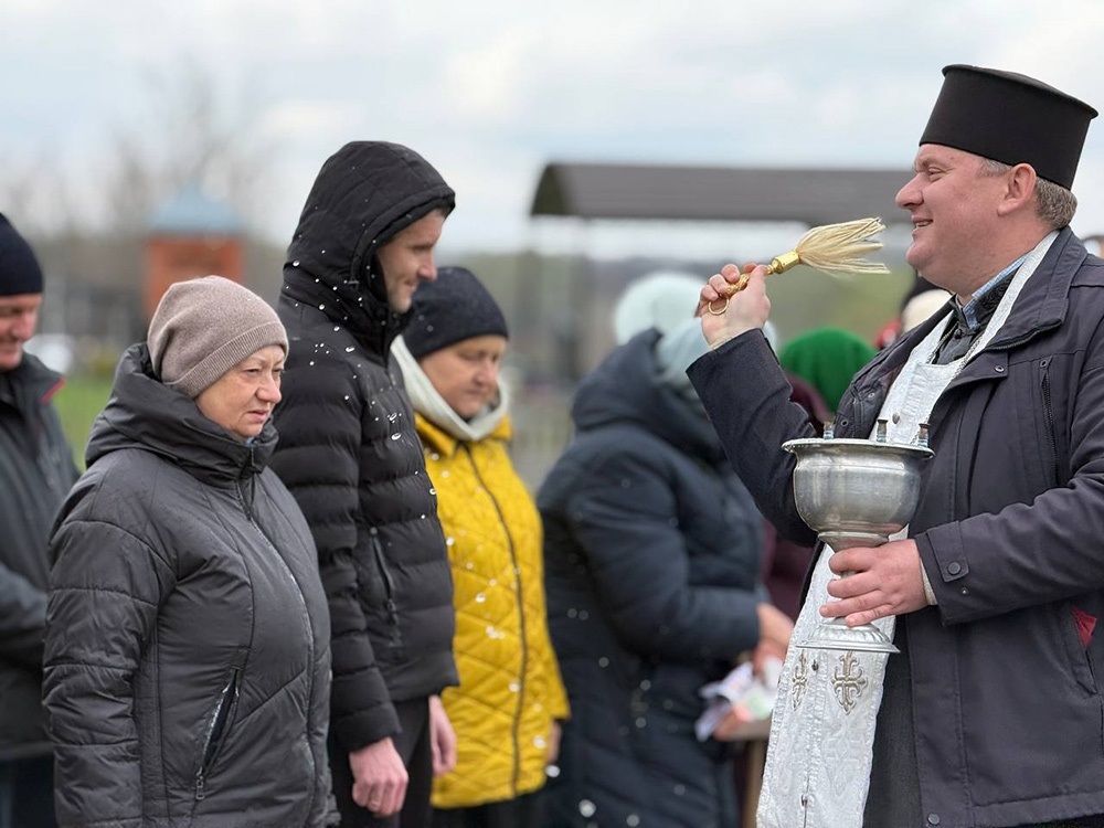 Великдень на Кагарличчині та Ржищівщині у 2026 році: молебні і освячення кошиків. Фото та відеоогляд