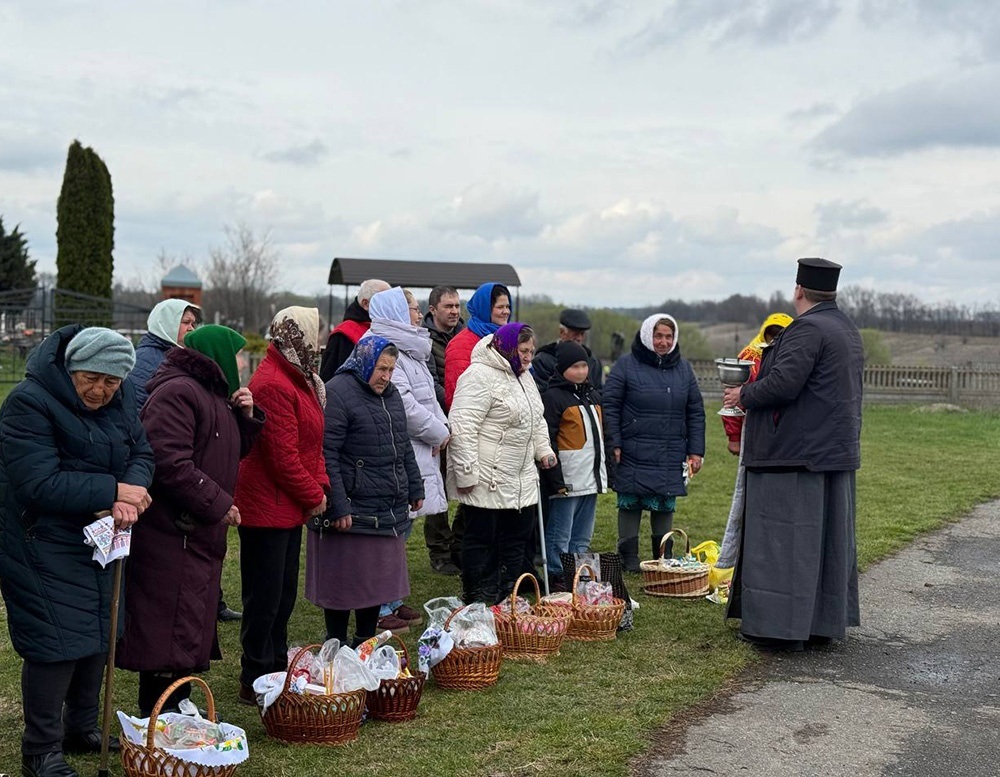 Великдень на Кагарличчині та Ржищівщині у 2026 році: молебні і освячення кошиків. Фото та відеоогляд