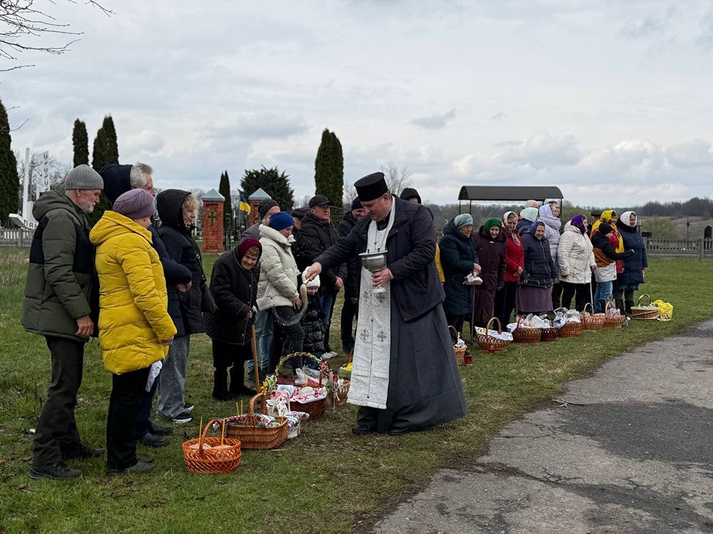 Великдень на Кагарличчині та Ржищівщині у 2026 році: молебні і освячення кошиків. Фото та відеоогляд