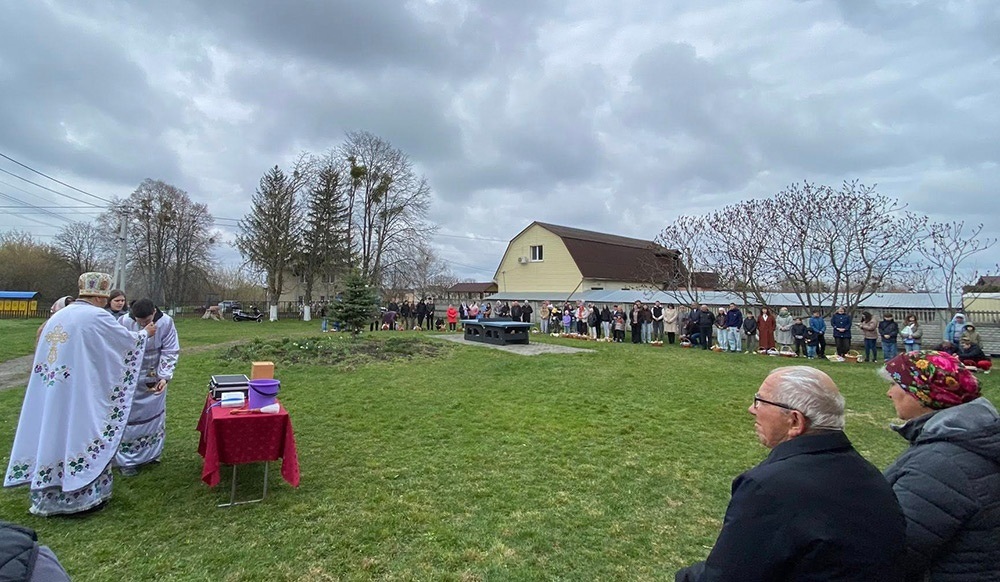 Великдень на Кагарличчині та Ржищівщині у 2026 році: молебні і освячення кошиків. Фото та відеоогляд