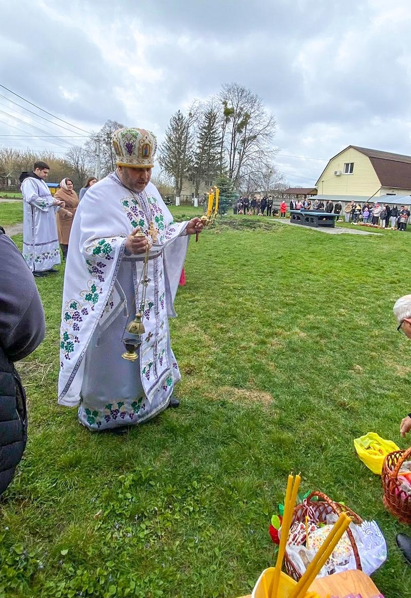 Великдень на Кагарличчині та Ржищівщині у 2026 році: молебні і освячення кошиків. Фото та відеоогляд