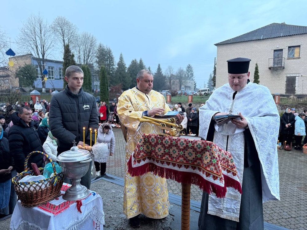 Великдень на Кагарличчині та Ржищівщині у 2026 році: молебні і освячення кошиків. Фото та відеоогляд