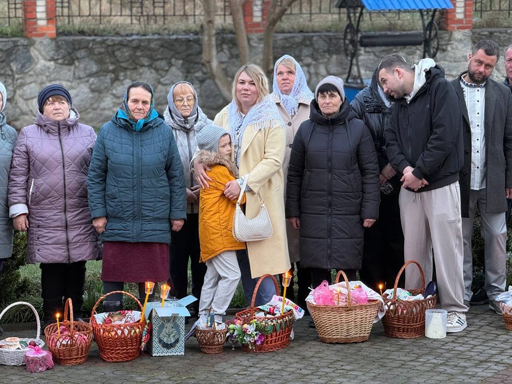 Великдень на Кагарличчині та Ржищівщині у 2026 році: молебні і освячення кошиків. Фото та відеоогляд